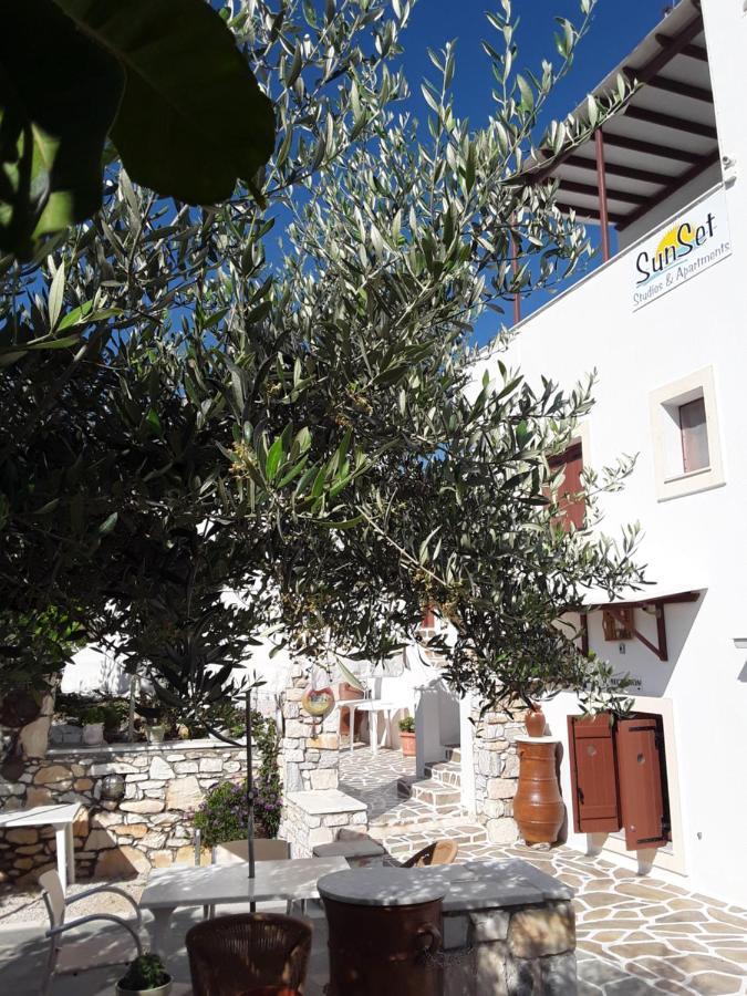 Sunset Studios And Apartments For Adults Over 21 Only Naoussa Esterno foto
