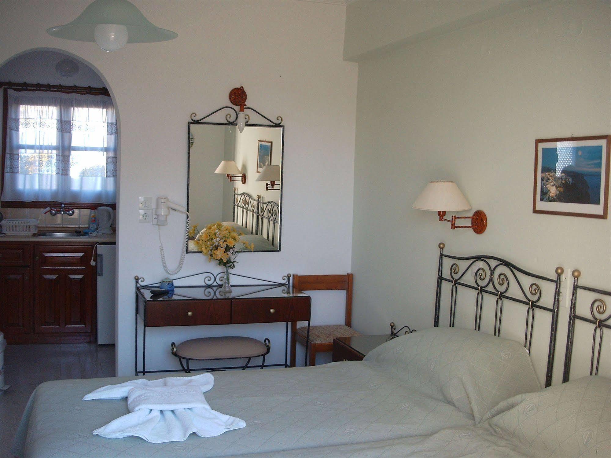 Sunset Studios And Apartments For Adults Over 21 Only Naoussa Esterno foto
